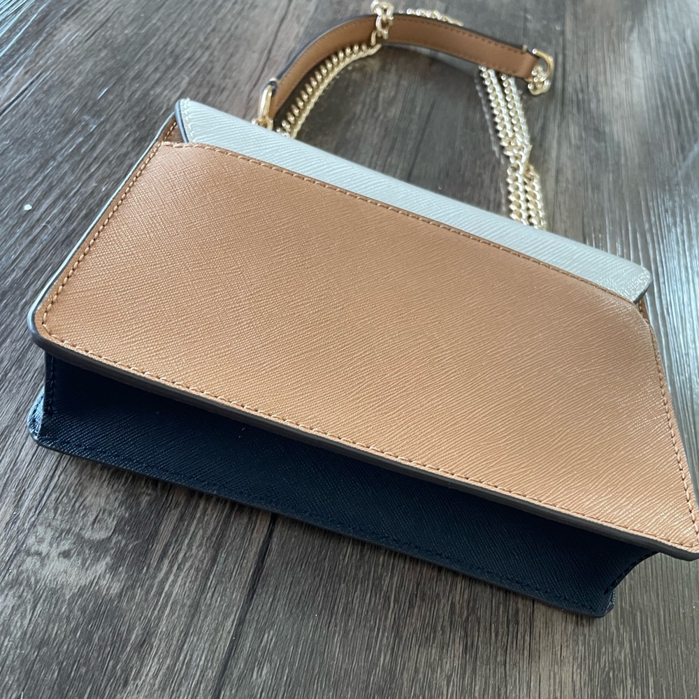 Tory Burch Two-Tone White & Tan Chain Shoulder Bag - Picture 6 of 8
